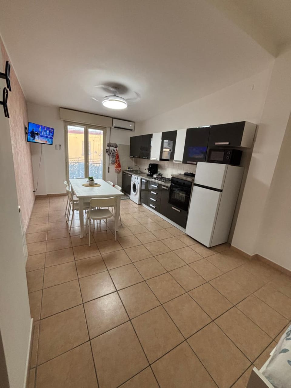 Kitchen or kitchenette, Dining area, dishwasher, oven, pet friendly, stove