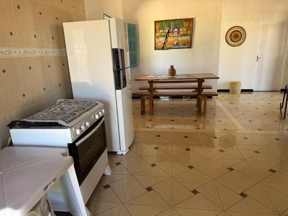 Kitchen or kitchenette, Dining area, oven, stove