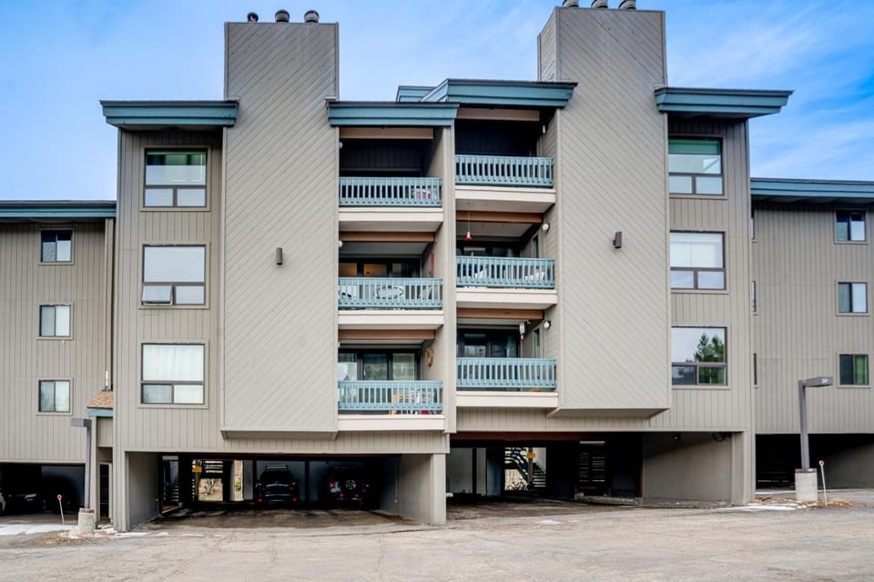 Silverthorne Condo w/ Balcony: Hike, Fish & Golf! House in Wildernest