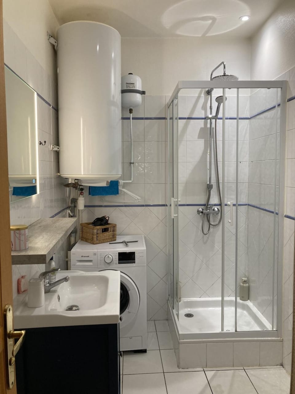 Shower, Bathroom, washing machine