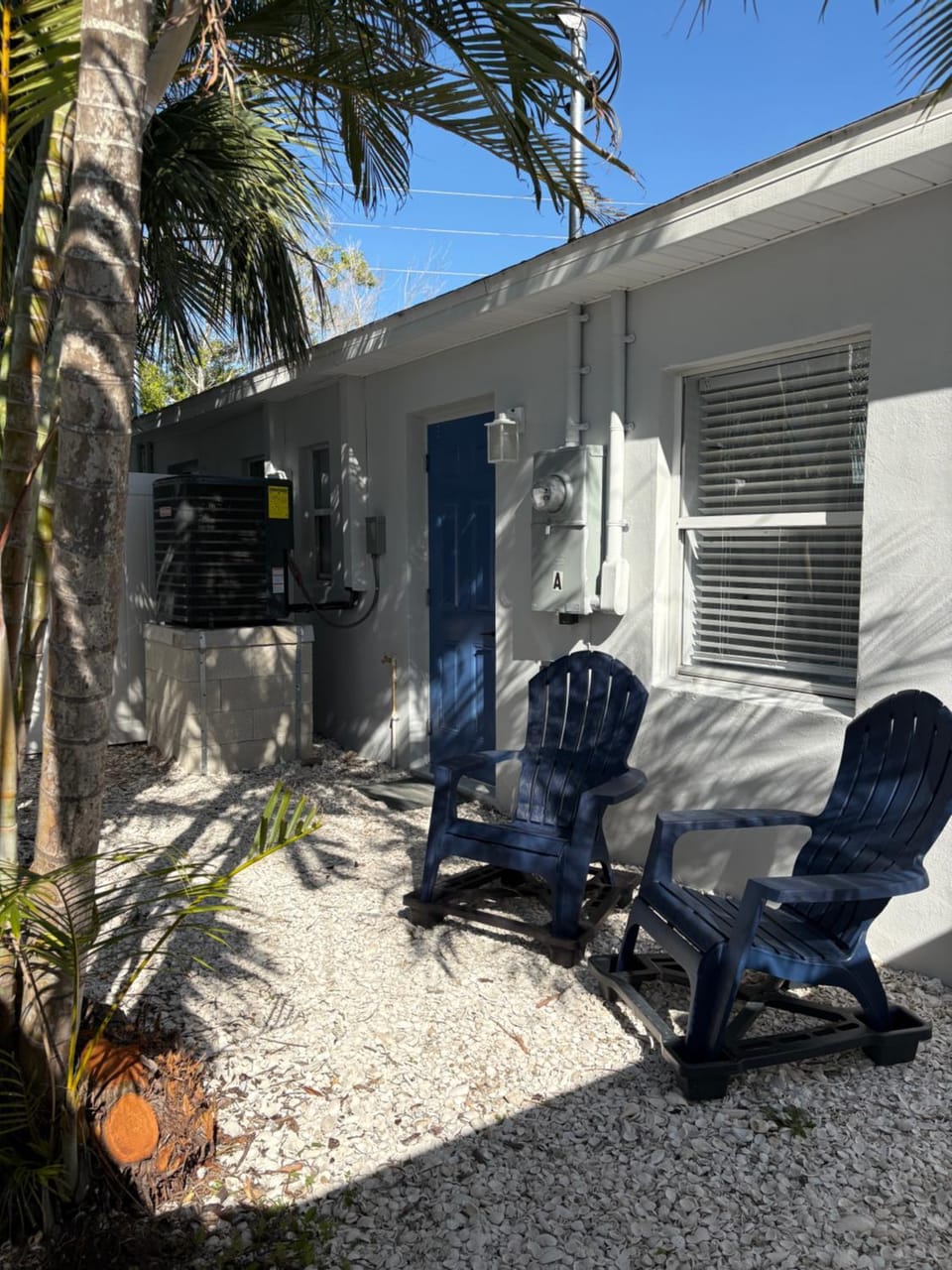 Beachside Blue Escape, Steps to Beach, Walkable Area!!! Apartment in Madeira Beach