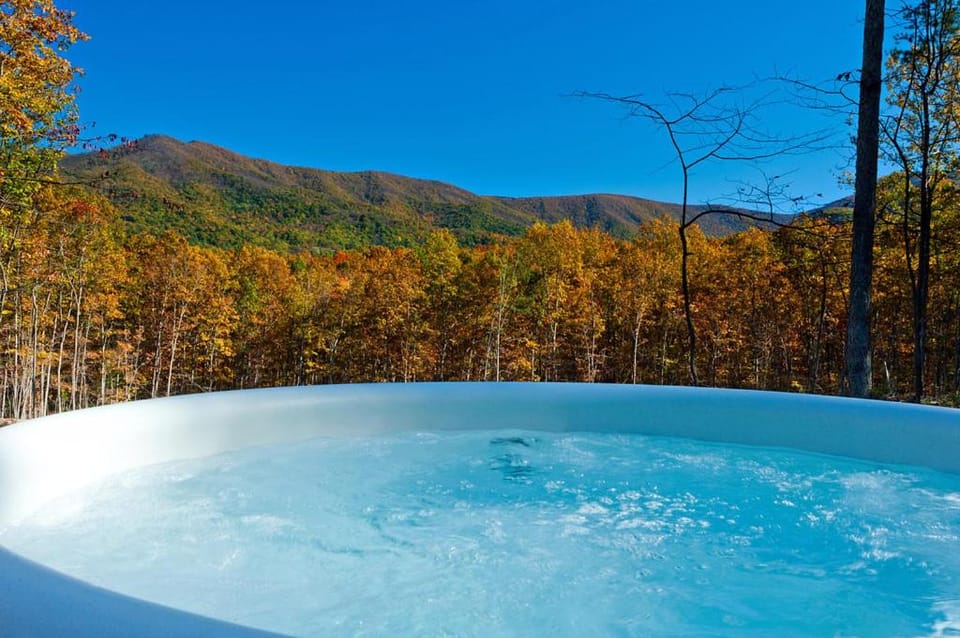 Old Wagon Ridge Cozy Mountain Escape with Hot Tub & Views House in Shenandoah Valley