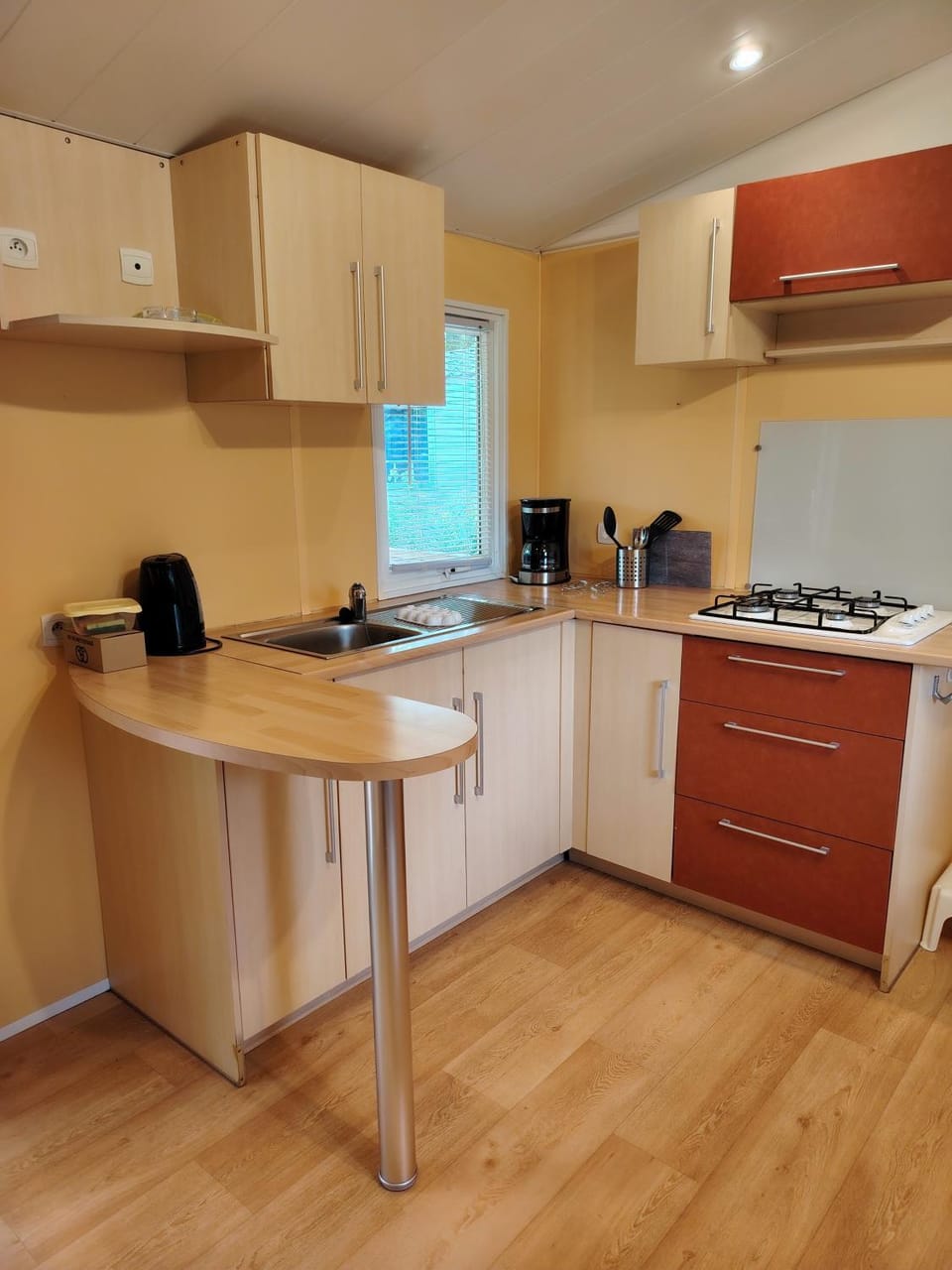Kitchen or kitchenette, stove