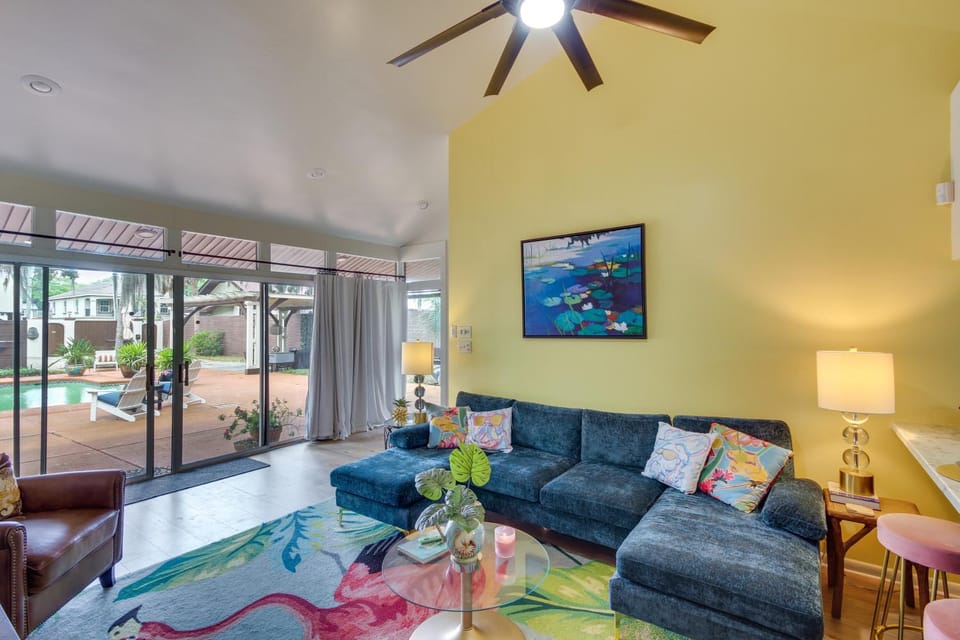 Walk to Beach! Romantic 'Deja View' Apt in Biloxi House in Biloxi