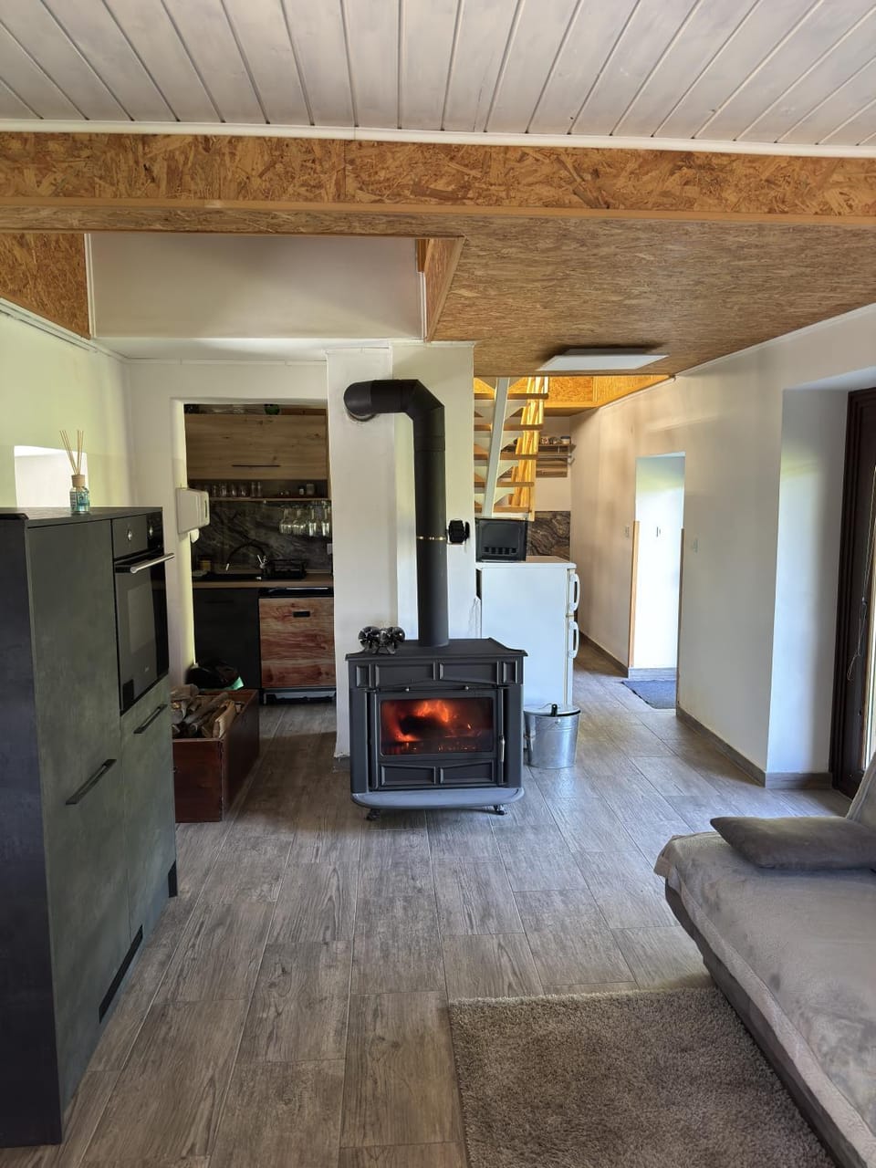 Kitchen or kitchenette, Living room, oven, stove
