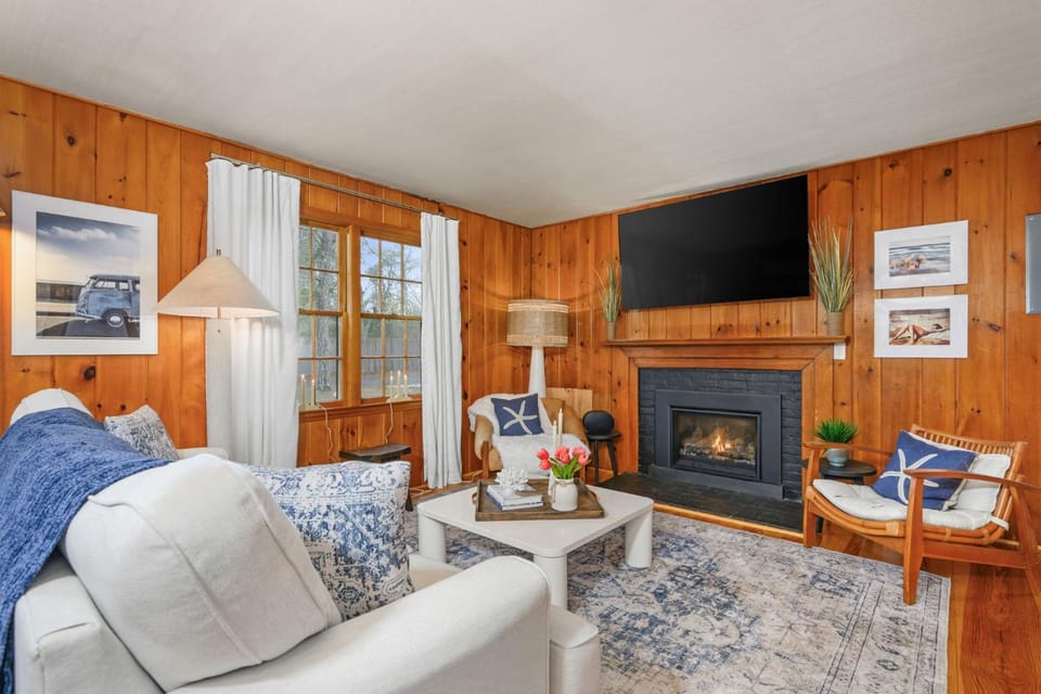 The Coast: Cozy Cape Escape in Dennis Port House in Dennis Port