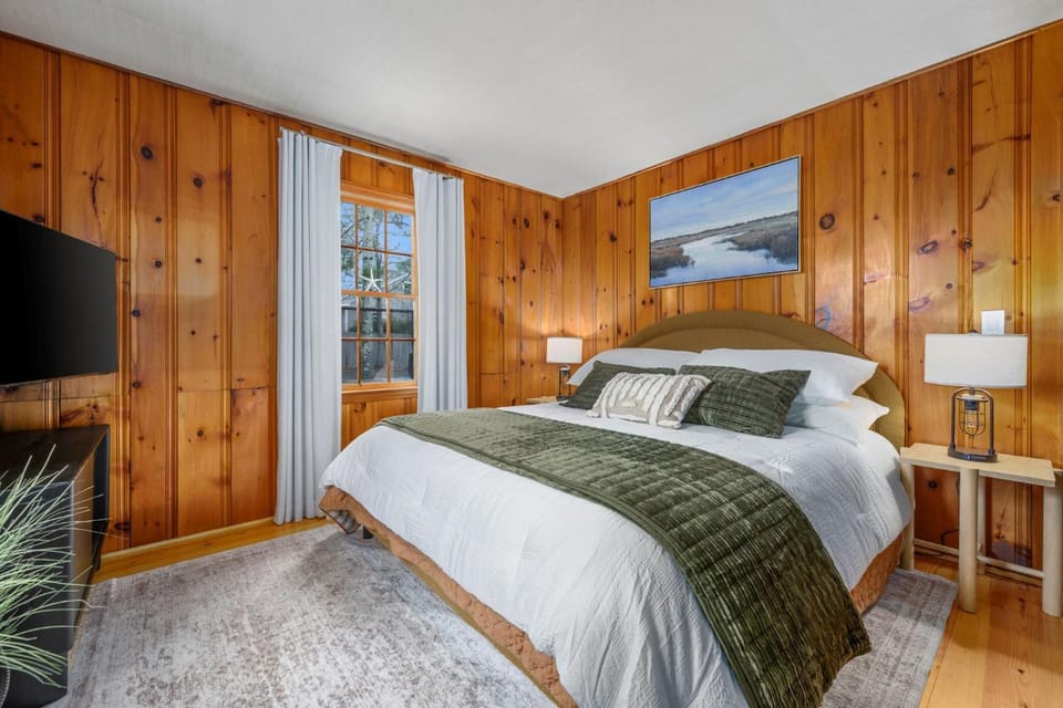 The Coast: Cozy Cape Escape in Dennis Port House in Dennis Port