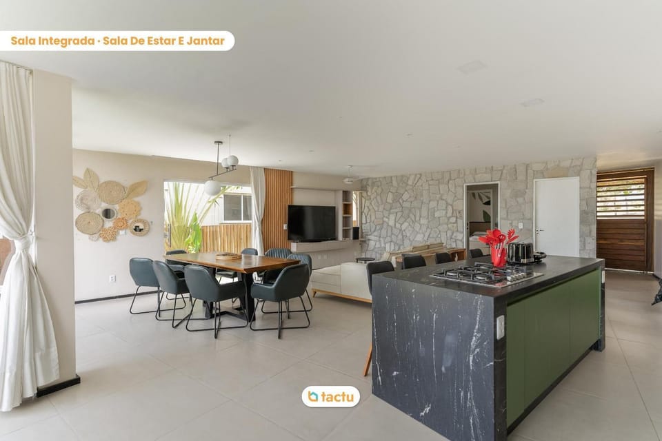 Living room, Seating area, Dining area, Dinner