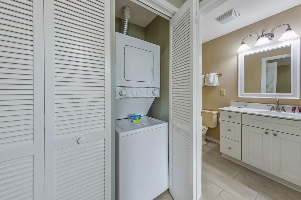 Lakefront Condo with Indoor Pool Hot Tub & Resort Access House in Fairfield Harbour
