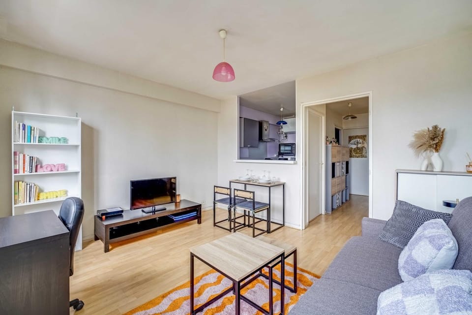 Kitchen or kitchenette, Living room