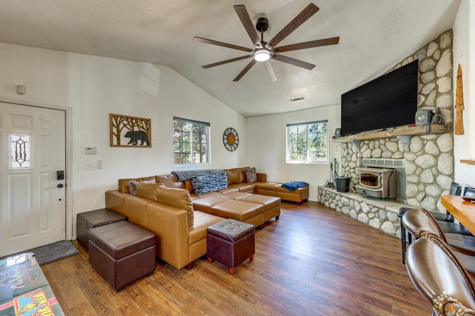 Big Bear Nature Escape! Cabin 7 Mi to Lake Cabin in Southern California