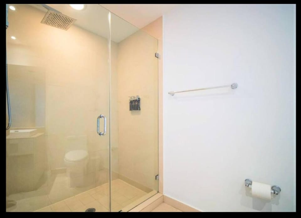 LYFE RESORT Hollywood Beach Pool, Spa, Beachfront Apartment in Hollywood Beach