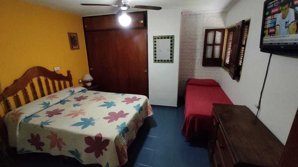 TV and multimedia, Photo of the whole room, Bedroom