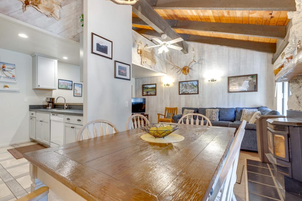 Condo 1 Mi to Village | Pool + Resort Amenities House in Mammoth Lakes