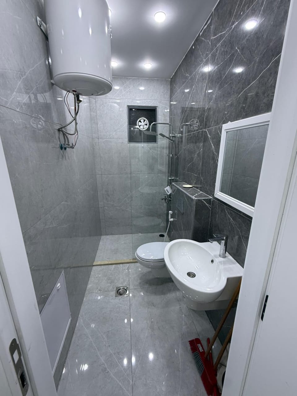 شقه مفروشه فخمه لم تسكن خلف الراهبات الورديه Apartment in North District
