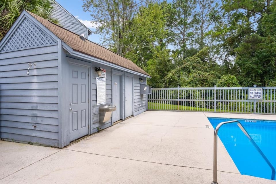 Charming, Peaceful Escape Apartment in Goose Creek