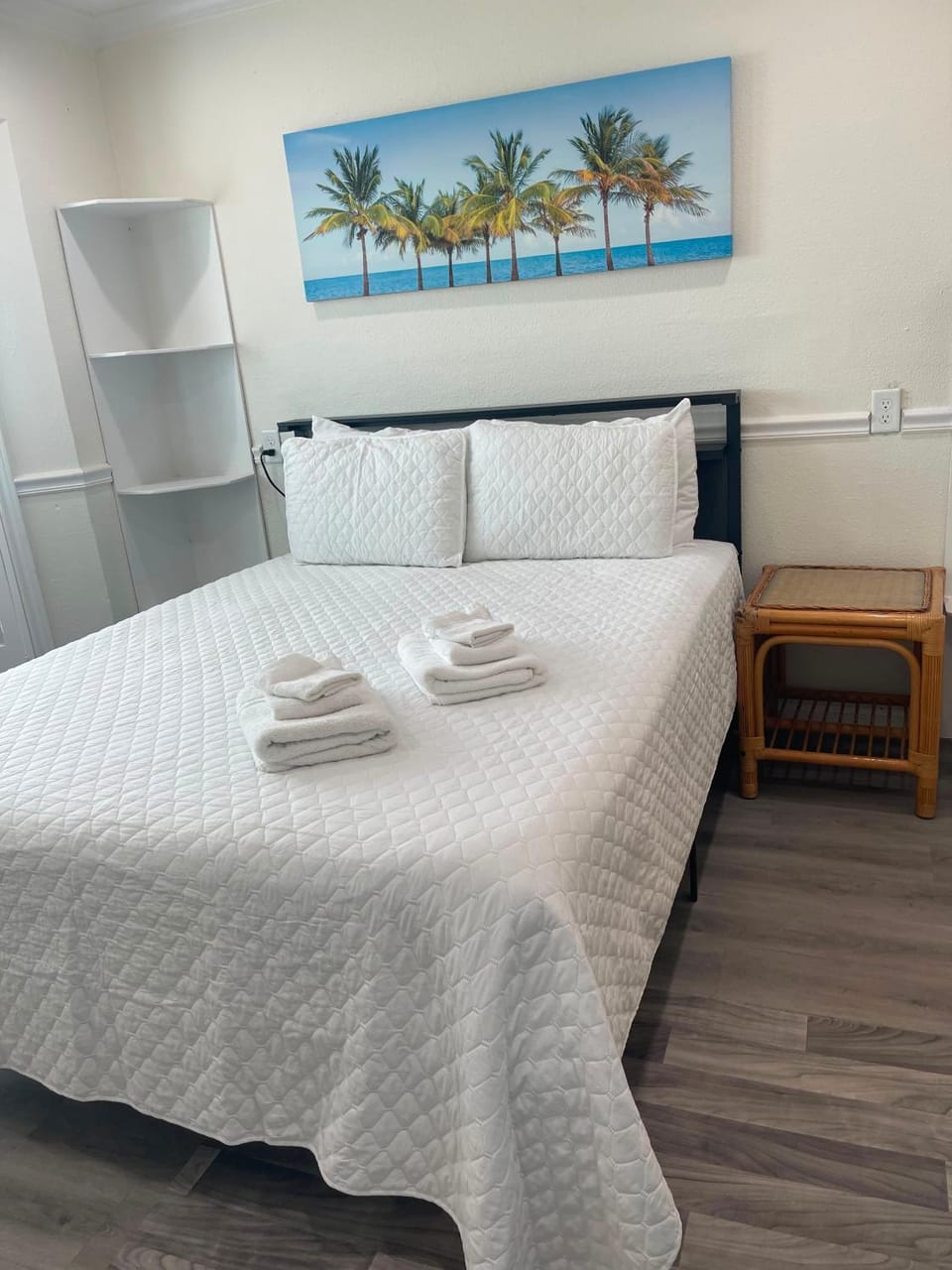 Bed, Photo of the whole room, Decorative detail, Bedroom, towels