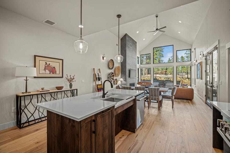 18222-1 Forestbrook Loop.. House in Oregon