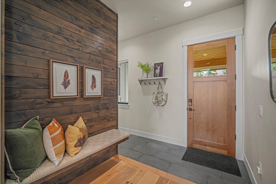18222-1 Forestbrook Loop.. House in Oregon