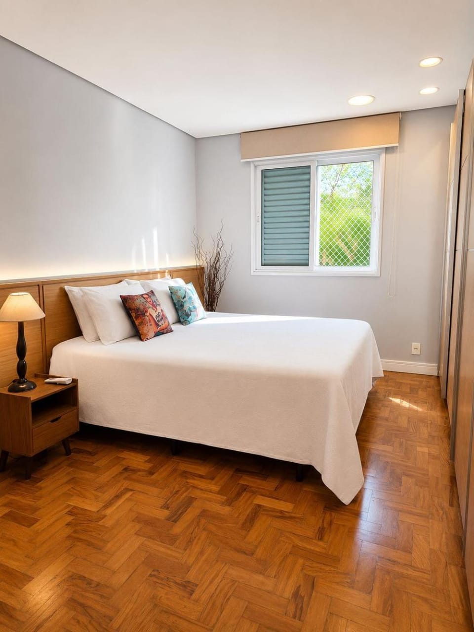 Photo of the whole room, Bedroom