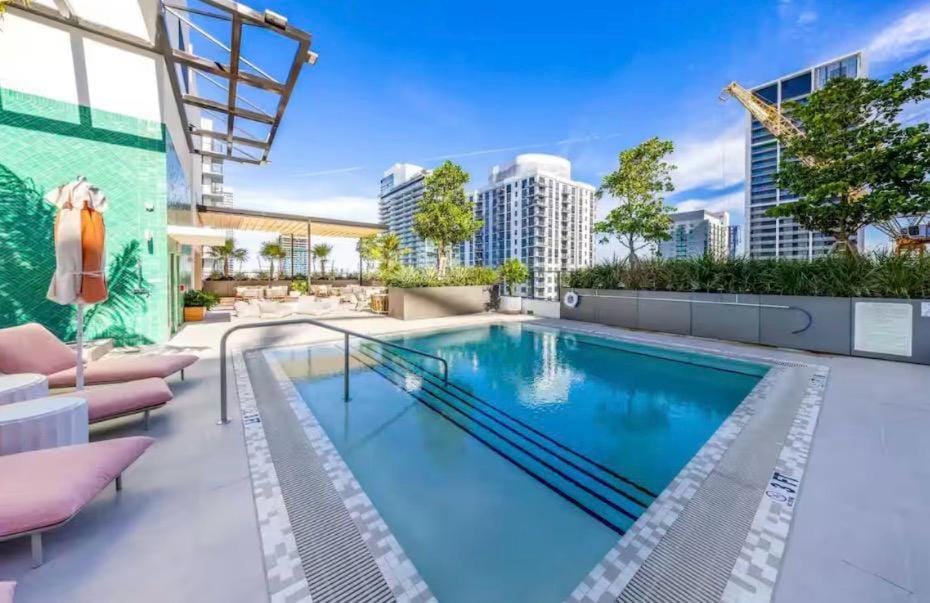 The Crosby at Miami Worldcenter Luxury Studios Apartment in Miami