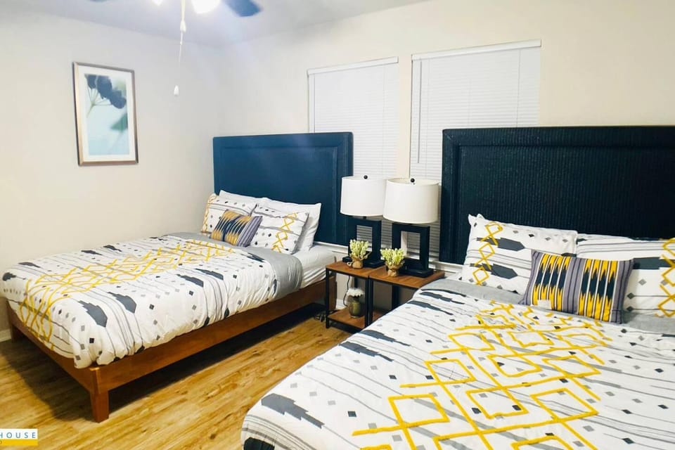 Elegant 4 BR with 6 Beds Sleeps 12 House in Round Rock