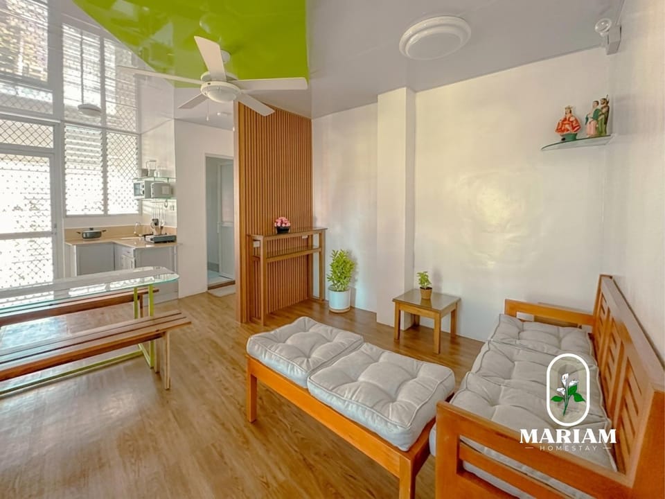 TV and multimedia, Living room, Seating area, Dining area, internet, kitchen