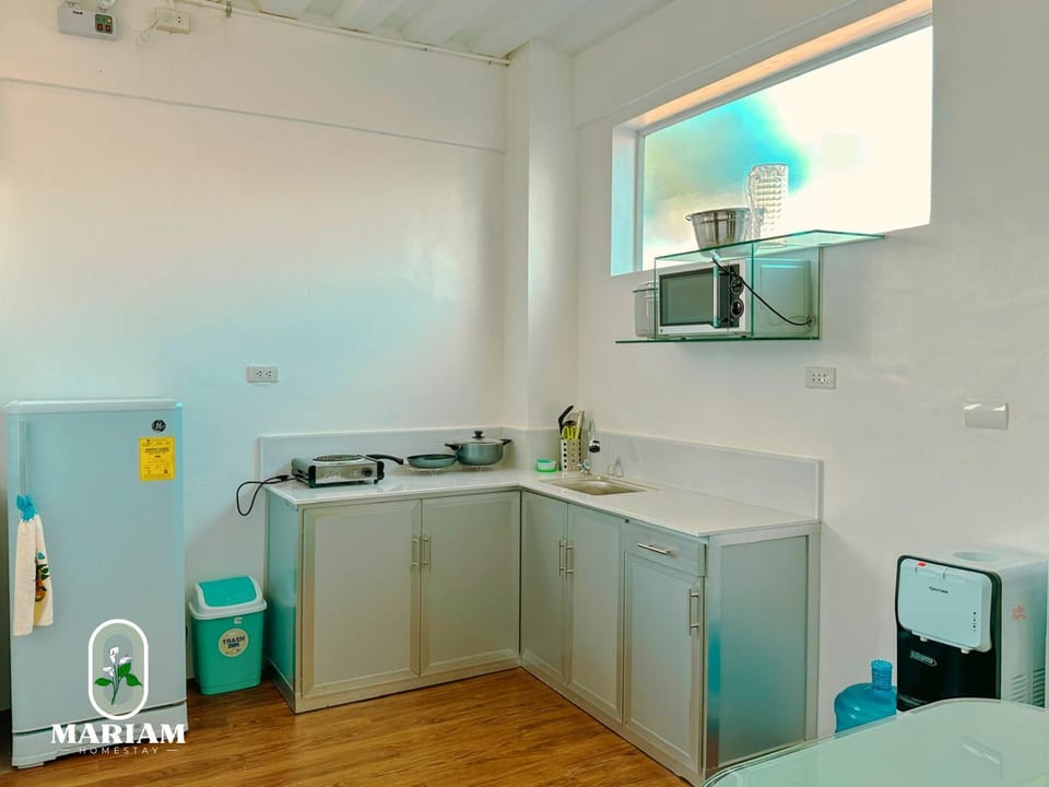 Kitchen or kitchenette, microwave, pet friendly, stove, kitchen