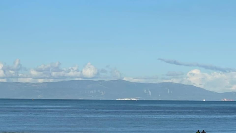 Bel appart sur la corniche, piscine, vue partielle sur la mer Apartment in Tangier