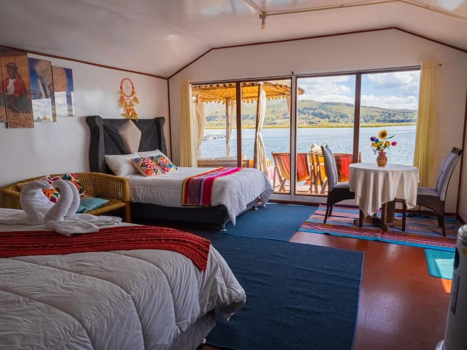 Bed, Natural landscape, Living room, Photo of the whole room, Bedroom
