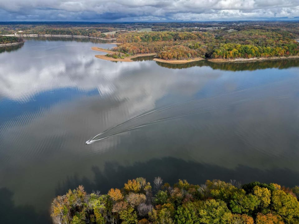 Sunfish Cove - Pet Friendly Lakeside Retreat Barren River Lake House in Barren River Lake