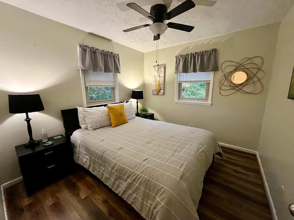 Sunfish Cove - Pet Friendly Lakeside Retreat Barren River Lake House in Barren River Lake