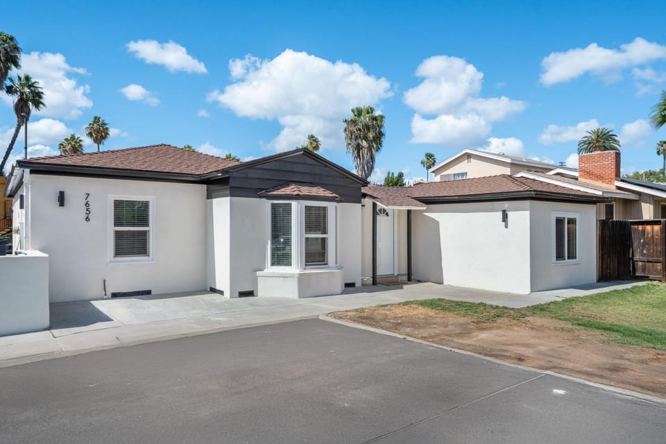 Entire Private Home with 4 Bedroom 3 Bathrooms Ranch-Style w Gated Yard, Parking, Available Now House in La Mesa