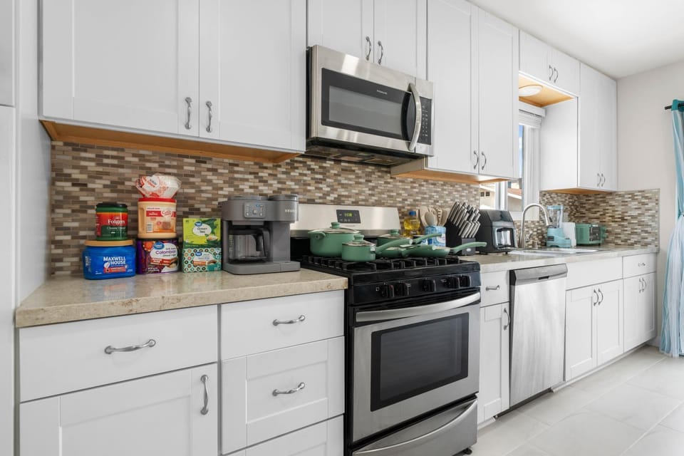 Entire Private Home with 4 Bedroom 3 Bathrooms Ranch-Style w Gated Yard, Parking, Available Now House in La Mesa