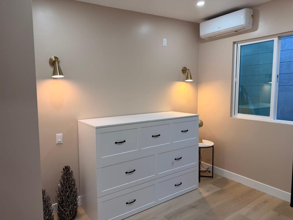 Hollywood Guest House Full Appliances 1bed 1bath outdoor space Bed and Breakfast in Hollywood