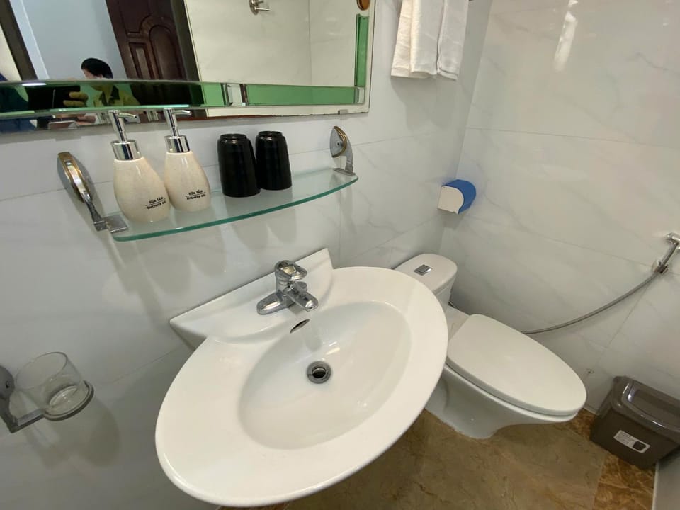 Shower, Toilet