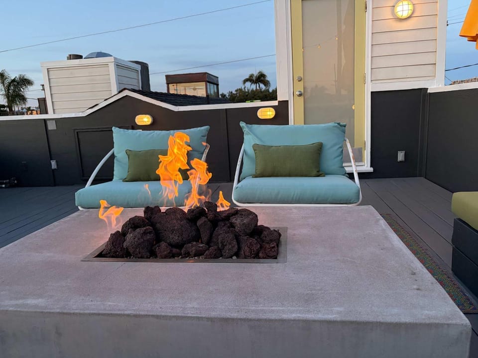 Grand Canal Venice Home 5Min Beach Rooftop Deck House in Venice Beach
