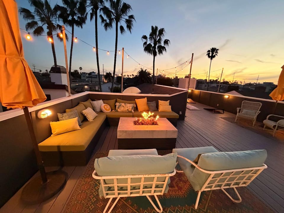 Grand Canal Venice Home 5Min Beach Rooftop Deck House in Venice Beach