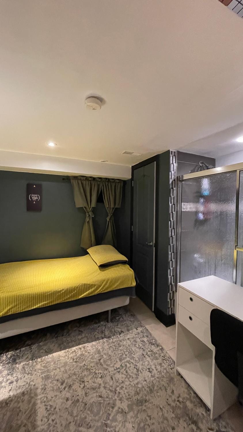 Luxury KIA Room H Vacation rental in Richmond Hill