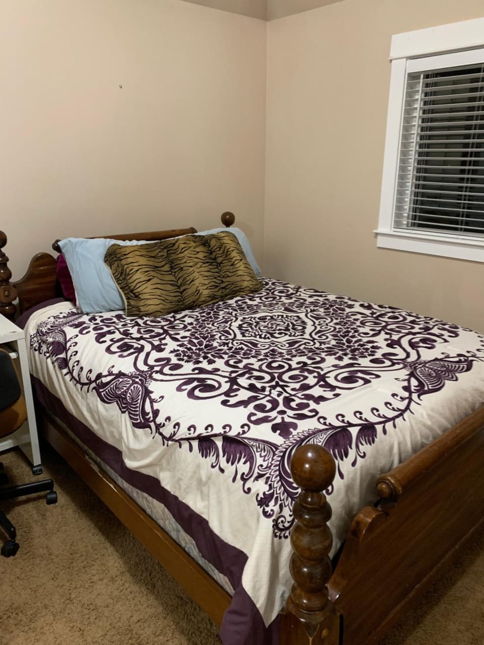 Photo of the whole room, Bedroom