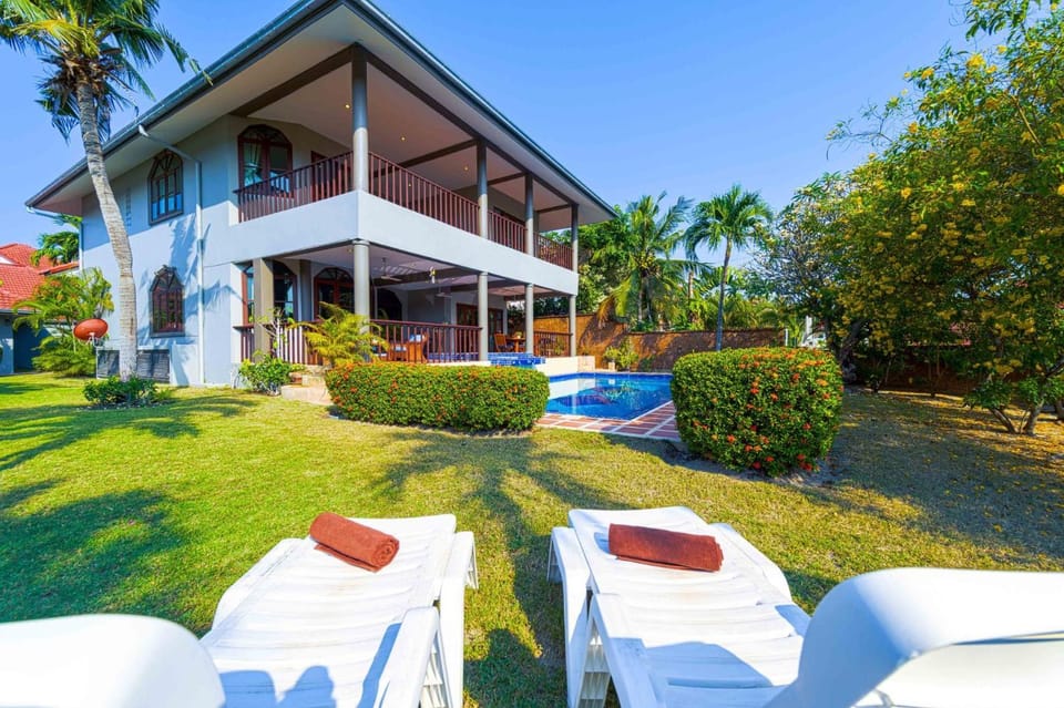 5BR Pool Villa-Close to Beach & City (CV5) Villa in Nong Kae