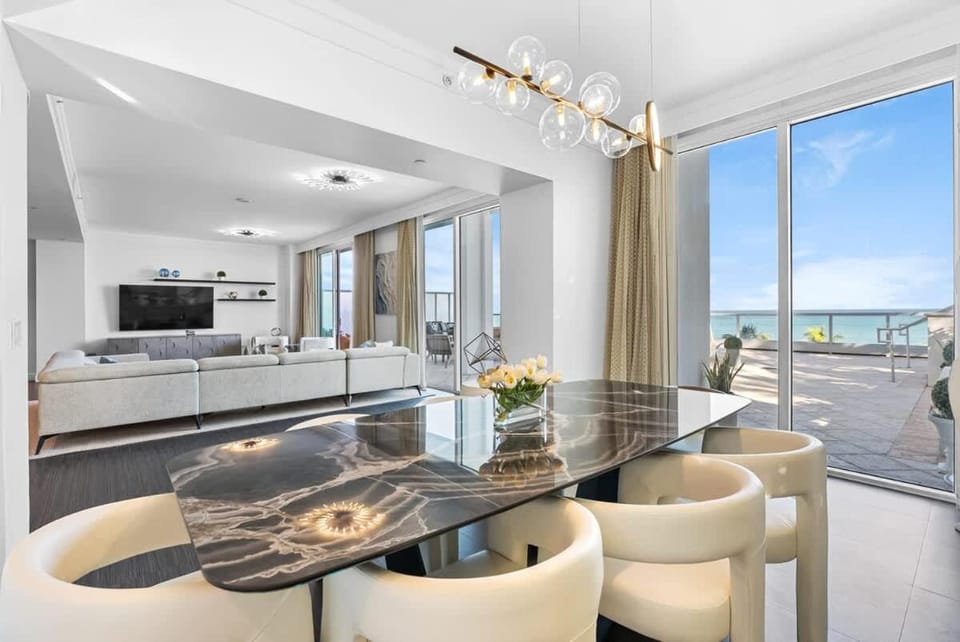 Fontainbleau Ocean View Terrace Spa plus Private Pool House in Miami Beach