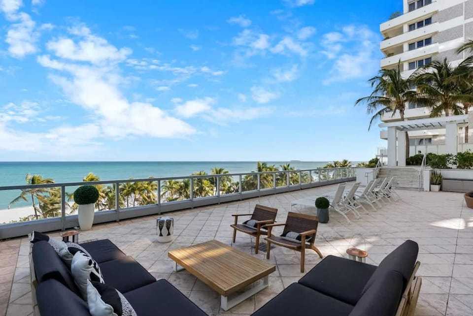 Fontainbleau Ocean View Terrace Spa plus Private Pool House in Miami Beach