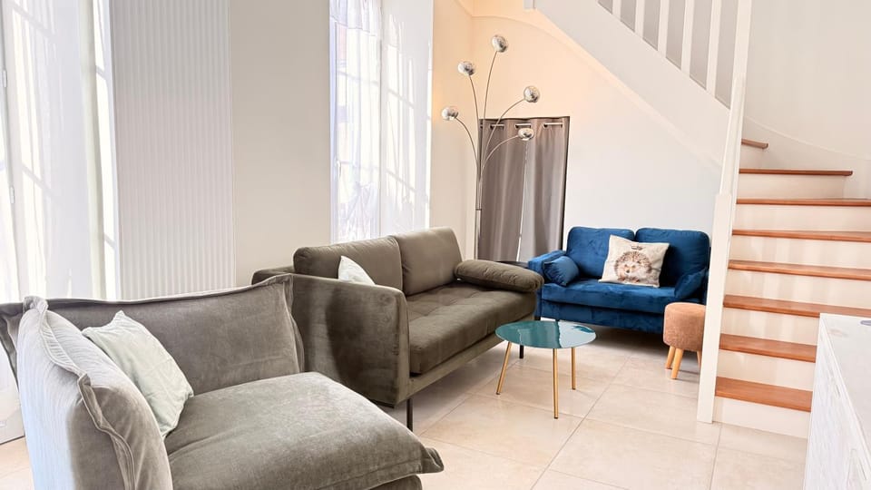 Living room, Seating area