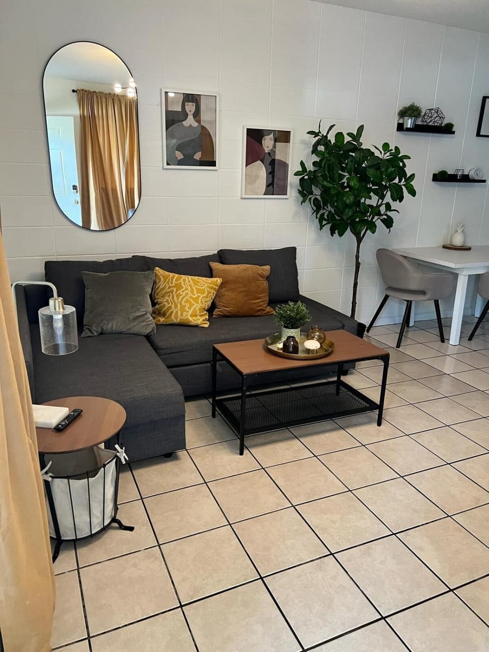 Modern Industrial Minutes to Universal Studios Apartment in Orlando