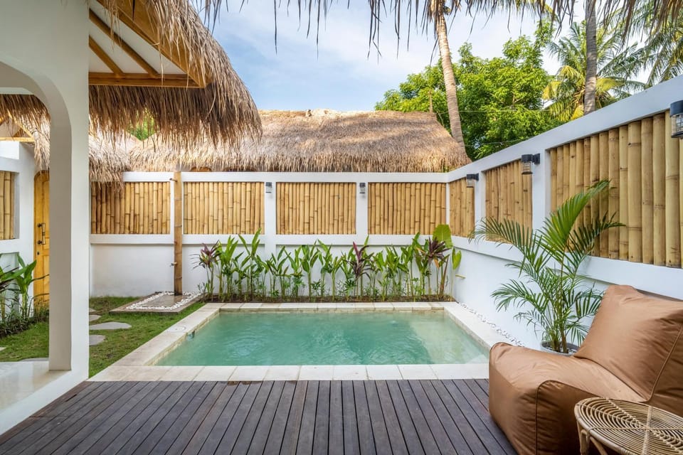 Patio, Day, Garden, Garden view, Pool view, Swimming pool, sunbed
