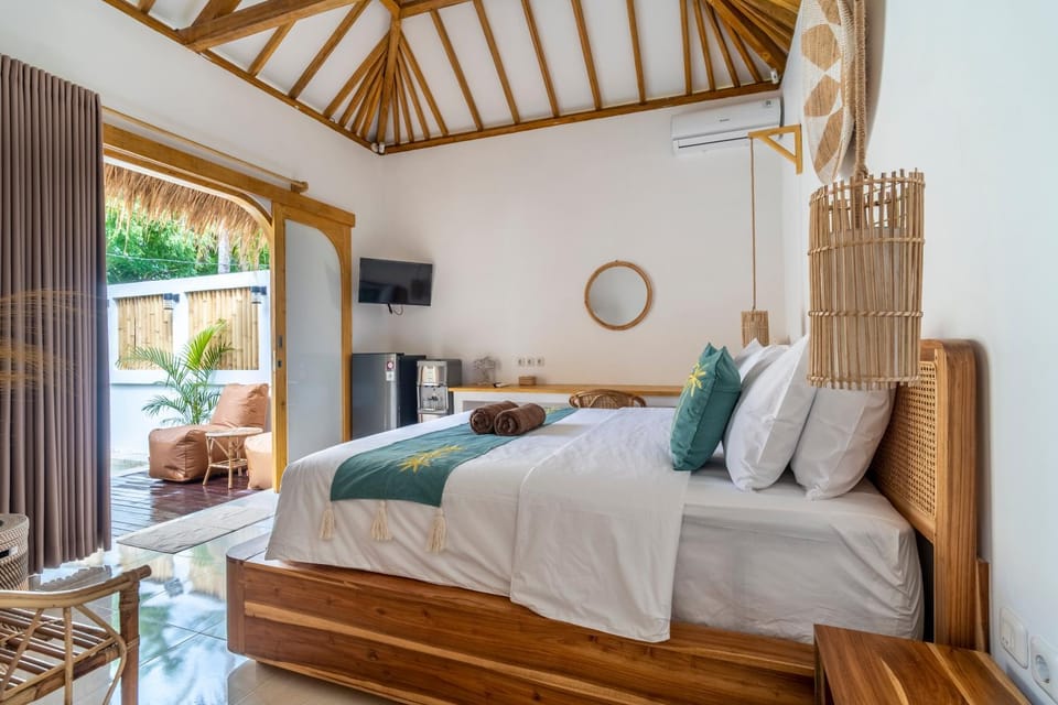 Bed, TV and multimedia, Living room, Photo of the whole room, Seating area, Bedroom, air conditioner