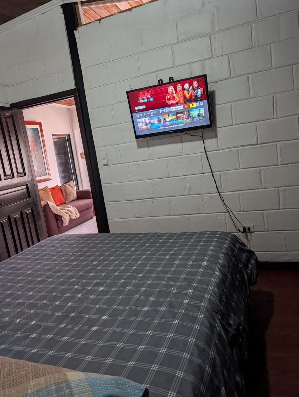 Bed, TV and multimedia, Photo of the whole room, Bedroom