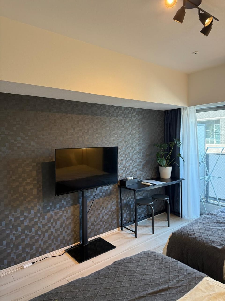 Communal lounge/ TV room, Bed, Seating area