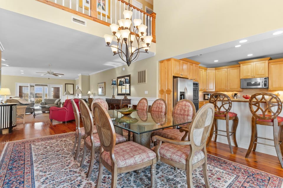 Day, Kitchen or kitchenette, Living room, Seating area, Dining area, furniture